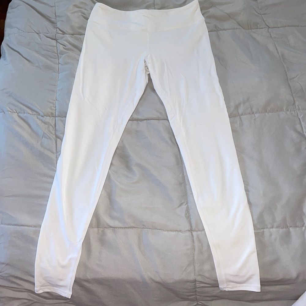 White Saski Collection Original mid waist leggings
Tammy Hembrow